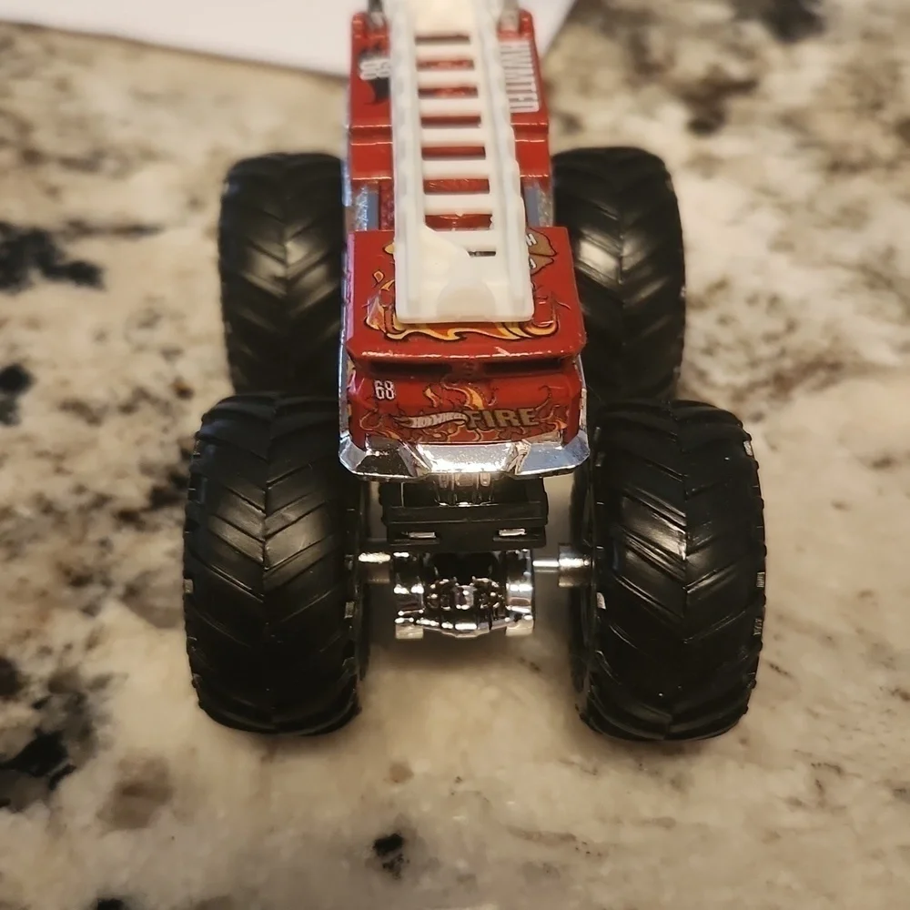 Mattel Hotwheels Monster Trucks 4x4 firetruck